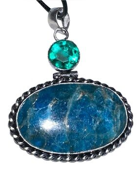 Blue Stone Pendant Necklace with Emerald Accent